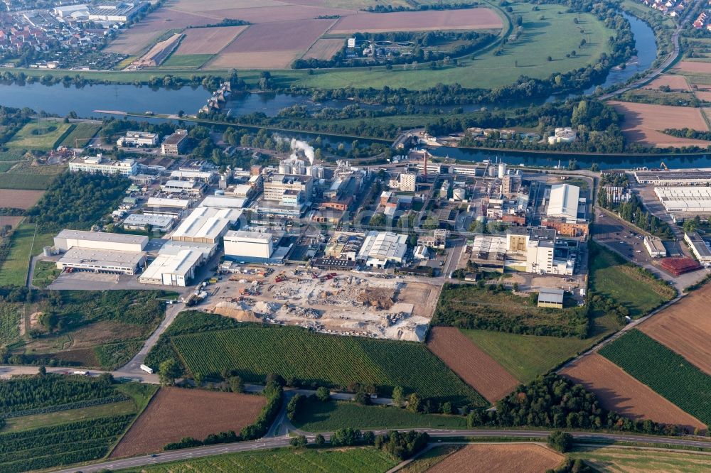 Ladenburg aus der Vogelperspektive: Technische Anlagen im Industriegebiet von Saint-Gobain Isover G+H AG, ICL Germany Ladenburg / BK Giulini GmbH und Jungbunzlauer Ladenburg GmbH in Ladenburg im Bundesland Baden-Württemberg, Deutschland