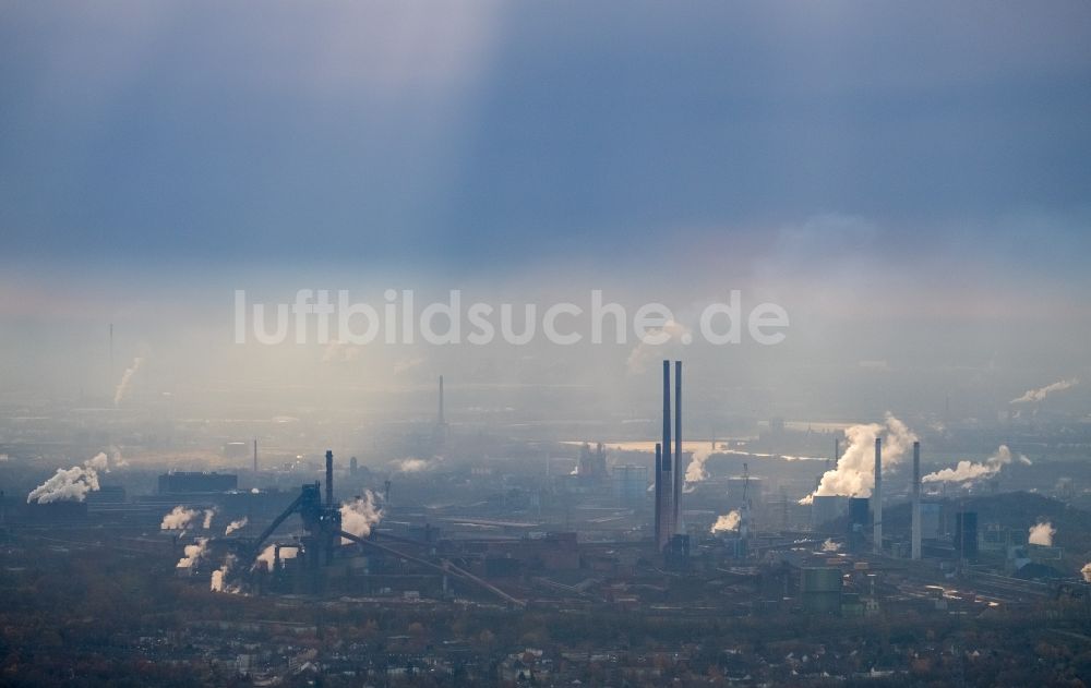 Luftbild Duisburg - Technische Anlagen im Industriegebiet der ThyssenKrupp Steel in Duisburg im Bundesland Nordrhein-Westfalen