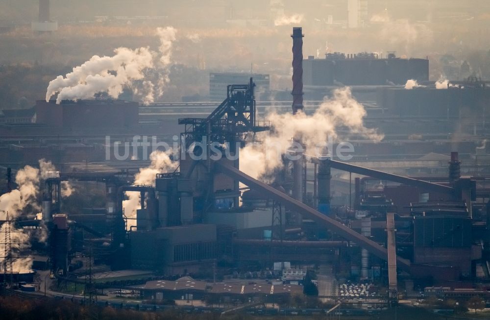 Luftbild Duisburg - Technische Anlagen im Industriegebiet der ThyssenKrupp Steel in Duisburg im Bundesland Nordrhein-Westfalen