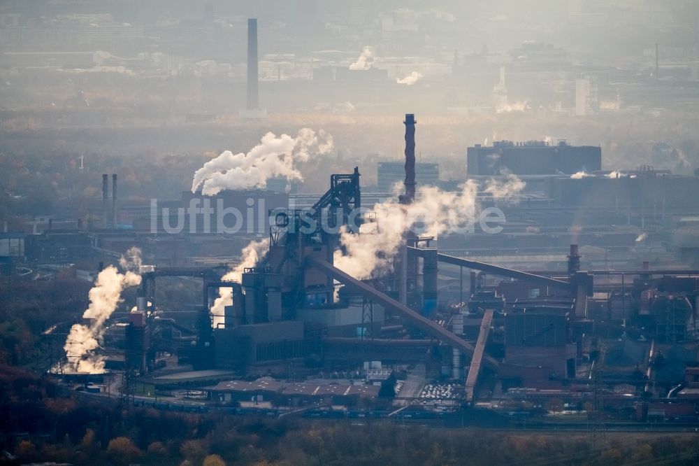 Luftaufnahme Duisburg - Technische Anlagen im Industriegebiet der ThyssenKrupp Steel in Duisburg im Bundesland Nordrhein-Westfalen