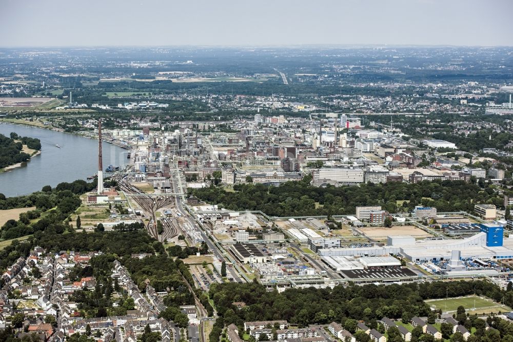 Wesseling von oben - Technische Anlagen im Industriegebiet in Wesseling im Bundesland Nordrhein-Westfalen