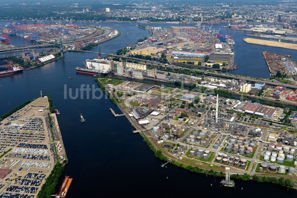 Luftaufnahme Hamburg - Technische Anlagen der H & R Ölwerke Schindler GmbH im Industriegebiet and der Rethe - Elbe Mündung entlang des Verlaufs der Straße Köhlbrandbrücke mit dem gleichnamigen Brückenbauwerk in Hamburg