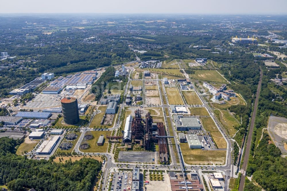 Dortmund aus der Vogelperspektive: Technische Anlagen und Produktionshallen auf dem ehemaligen Hochofengelände Phoenix - West in Hörde in Dortmund im Bundesland Nordrhein-Westfalen