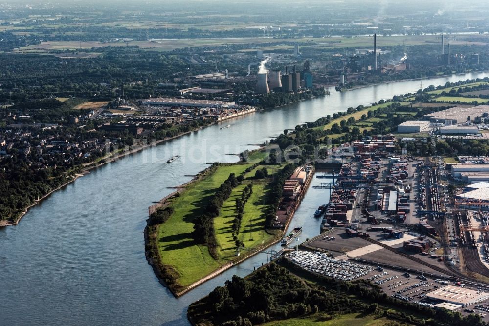 Duisburg von oben - Technische Anlagen und Produktionshallen vom Stahlwerk in Duisburg im Bundesland Nordrhein-Westfalen