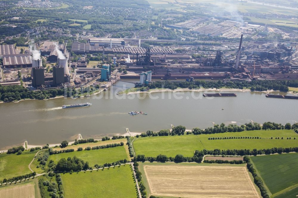 Luftaufnahme Duisburg - Technische Anlagen und Produktionshallen des Stahlwerkes der Hüttenwerke Krupp Mannesmann GmbH an der Ehinger Straße in Duisburg im Bundesland Nordrhein-Westfalen, Deutschland