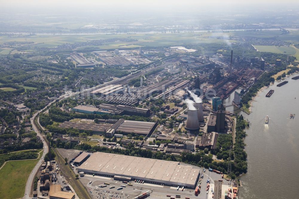 Duisburg aus der Vogelperspektive: Technische Anlagen und Produktionshallen des Stahlwerkes der Hüttenwerke Krupp Mannesmann GmbH an der Ehinger Straße in Duisburg im Bundesland Nordrhein-Westfalen, Deutschland