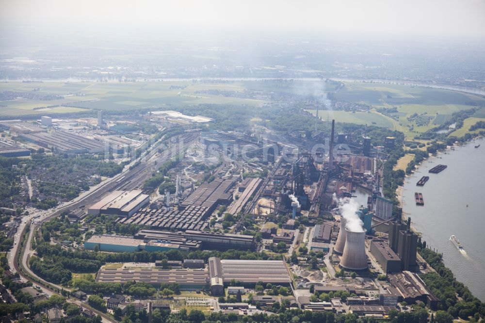 Luftbild Duisburg - Technische Anlagen und Produktionshallen des Stahlwerkes der Hüttenwerke Krupp Mannesmann GmbH an der Ehinger Straße in Duisburg im Bundesland Nordrhein-Westfalen, Deutschland