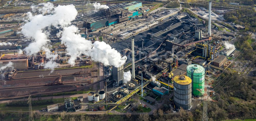 Luftbild Duisburg - Technische Anlagen und Produktionshallen des Stahlwerkes an der Mannesmannstraße im Ortsteil Hüttenheim in Duisburg im Bundesland Nordrhein-Westfalen, Deutschland