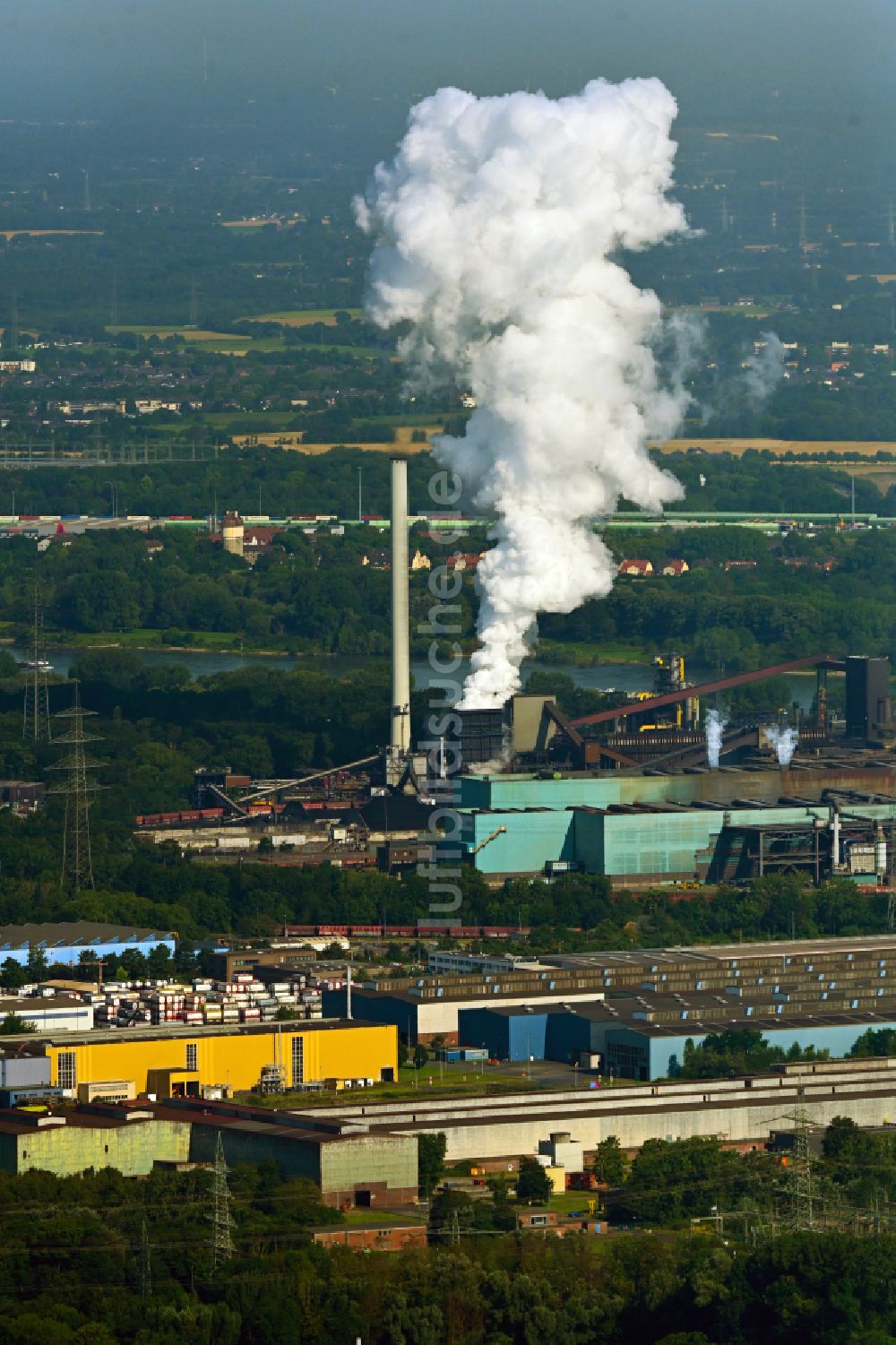 Luftaufnahme Duisburg - Technische Anlagen und Produktionshallen des Stahlwerkes an der Mannesmannstraße im Ortsteil Hüttenheim in Duisburg im Bundesland Nordrhein-Westfalen, Deutschland