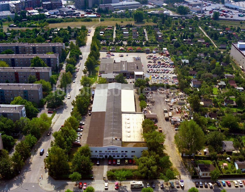 Berlin von oben - Technische Anlagen und Produktionshallen des Stahlwerkes Röhren- U. Stahllager GmbH & Co. KG im Ortsteil Spandau in Berlin, Deutschland