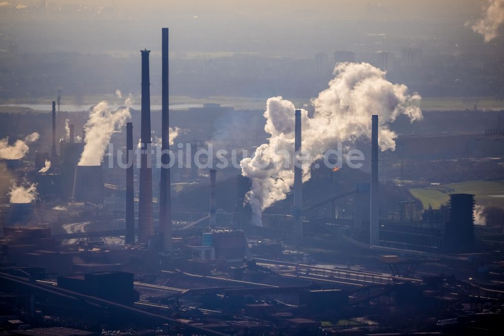 Luftbild Duisburg - Technische Anlagen und Produktionshallen des Stahlwerkes Schwelgern in Duisburg im Bundesland Nordrhein-Westfalen, Deutschland