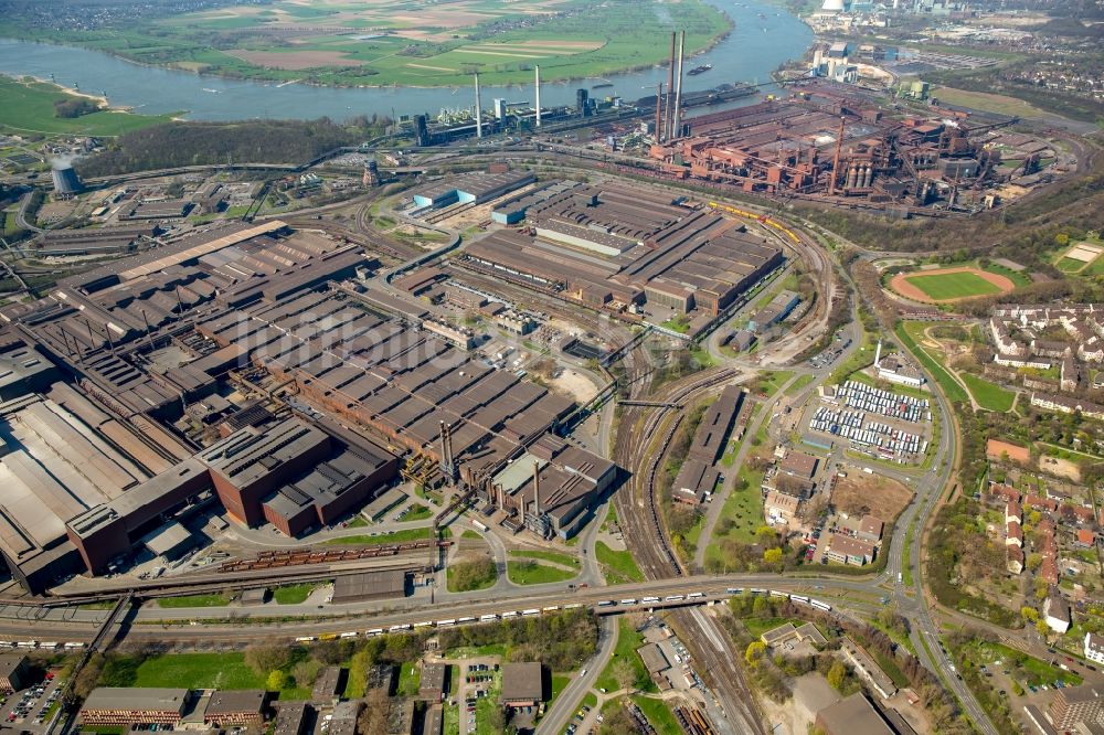 Luftbild Duisburg - Technische Anlagen und Produktionshallen des Stahlwerkes der Thyssen-Krupp AG in Duisburg im Bundesland Nordrhein-Westfalen