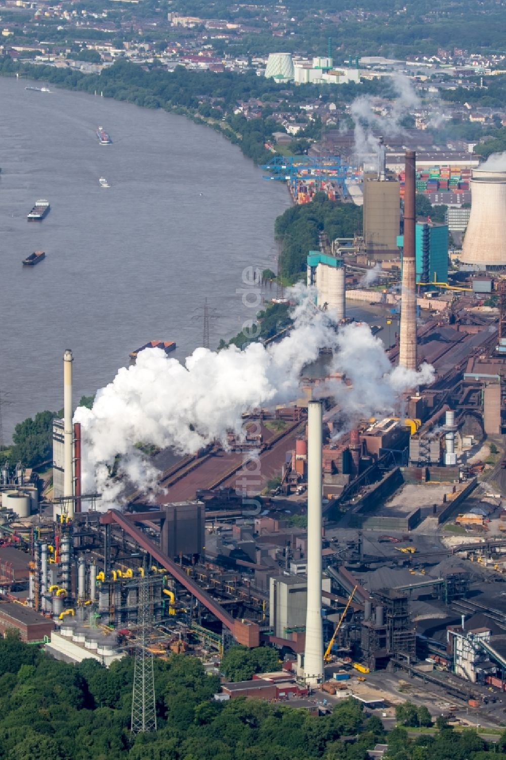 Duisburg aus der Vogelperspektive: Technische Anlagen und Produktionshallen des Stahlwerkes Thyssen Krupp Steel an der Mannesmannstraße in Duisburg im Bundesland Nordrhein-Westfalen