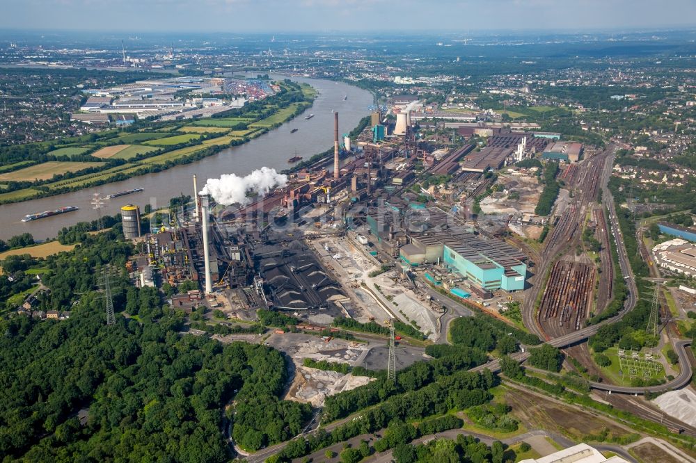 Luftaufnahme Duisburg - Technische Anlagen und Produktionshallen des Stahlwerkes Thyssen Krupp Steel an der Mannesmannstraße in Duisburg im Bundesland Nordrhein-Westfalen