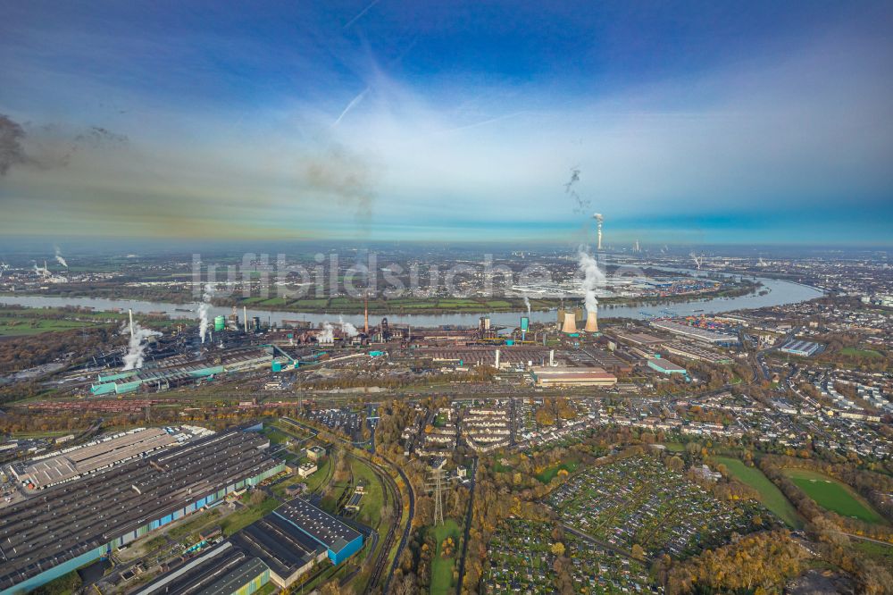 Duisburg von oben - Technische Anlagen und Produktionshallen des Stahlwerkes Thyssen Krupp Steel an der Mannesmannstraße in Duisburg im Bundesland Nordrhein-Westfalen