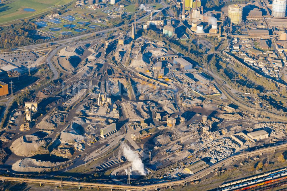 Beeckerwerth aus der Vogelperspektive: Technische Anlagen und Produktionshallen des Stahlwerkes der thyssenkrupp Steel Europe AG im Ortsteil Bruckhausen in Duisburg im Bundesland Nordrhein-Westfalen, Deutschland