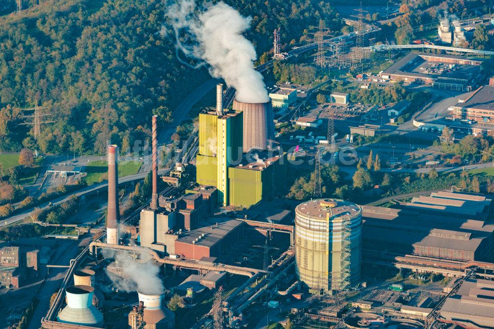 Beeckerwerth von oben - Technische Anlagen und Produktionshallen des Stahlwerkes der thyssenkrupp Steel Europe AG im Ortsteil Bruckhausen in Duisburg im Bundesland Nordrhein-Westfalen, Deutschland