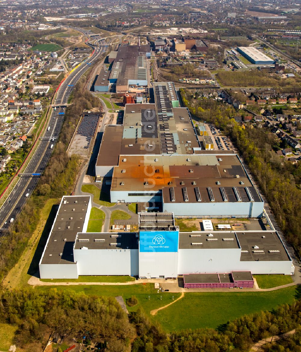 Bochum aus der Vogelperspektive: Technische Anlagen und Produktionshallen des Stahlwerkes Thyssenkrupp Steel Europe AG im Ortsteil Wattenscheid in Bochum im Bundesland Nordrhein-Westfalen, Deutschland