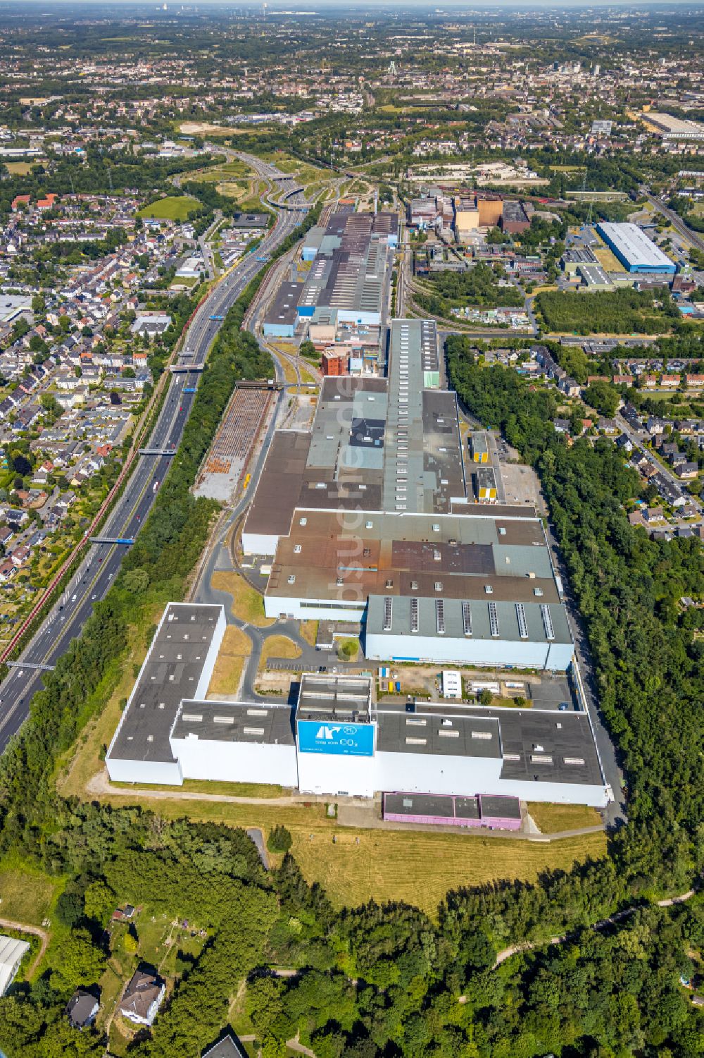 Bochum von oben - Technische Anlagen und Produktionshallen des Stahlwerkes Thyssenkrupp Steel Europe AG im Ortsteil Wattenscheid in Bochum im Bundesland Nordrhein-Westfalen, Deutschland