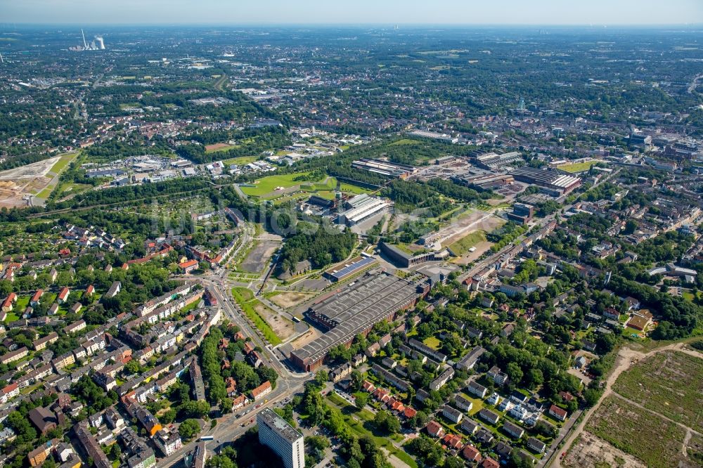 Bochum aus der Vogelperspektive: Technische Anlagen und Produktionshallen der Thyssen Krupp Stahl AG am Westpark in Bochum im Bundesland Nordrhein-Westfalen