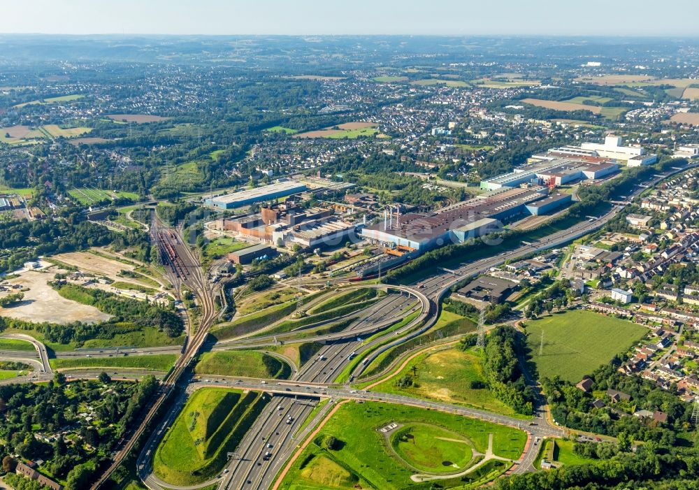 Luftbild Bochum - Technische Anlagen des Stahlwerkes der thyssenkrupp Steel Europe AG entlang der Essener Straße im Ortsteil Wattenscheid in Bochum im Bundesland Nordrhein-Westfalen, Deutschland