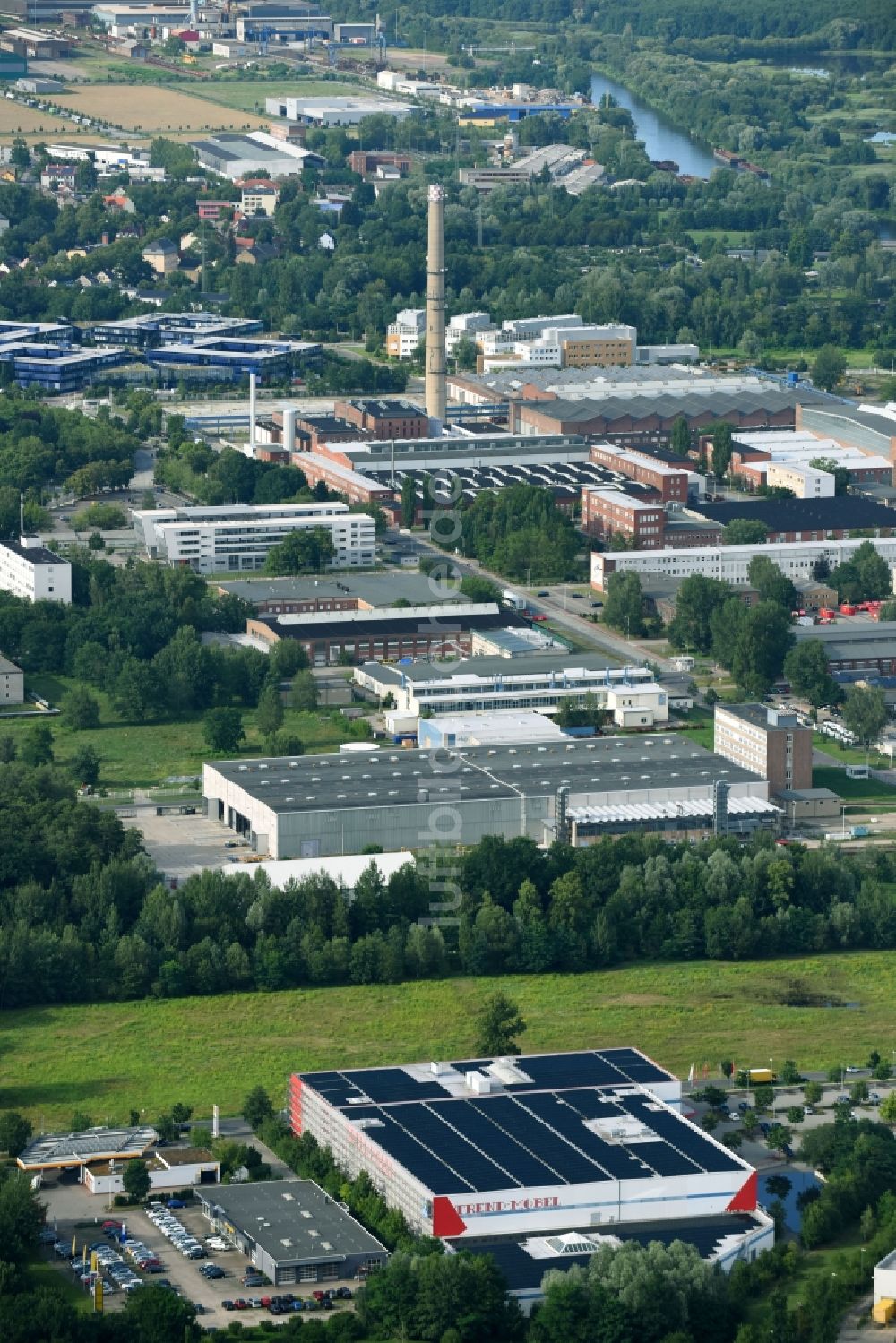 Hennigsdorf aus der Vogelperspektive: Technische Anlagen im Technologiepark in Hennigsdorf im Bundesland Brandenburg, Deutschland