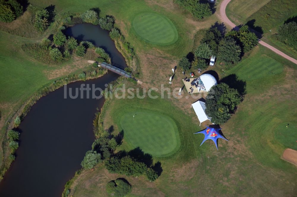 Wandlitz von oben - Teich auf einem Golfplatz in Wandlitz im Bundesland Brandenburg