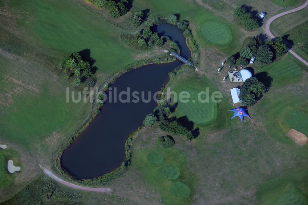 Wandlitz aus der Vogelperspektive: Teich auf einem Golfplatz in Wandlitz im Bundesland Brandenburg