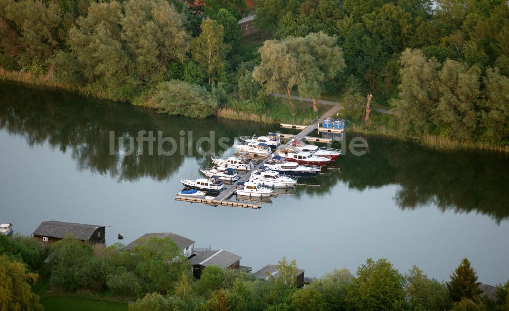 Luftaufnahme Rechlin - Teil des Yachthafens im Claassee bei Rechlin