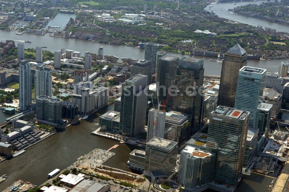 Canary Wharf von oben - Teilansicht auf den Bürogebäudekomplex Canary Wharf in London