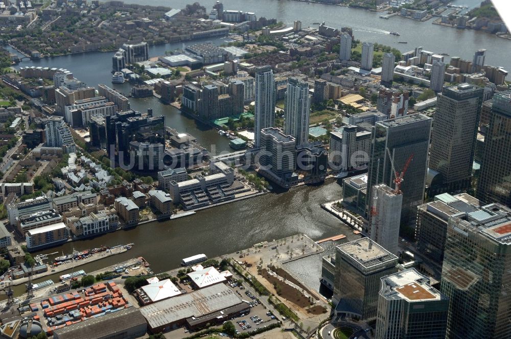 Canary Wharf aus der Vogelperspektive: Teilansicht auf den Bürogebäudekomplex Canary Wharf in London