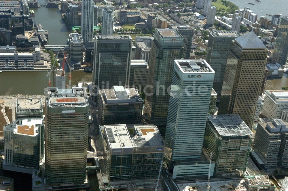 Canary Wharf von oben - Teilansicht auf den Bürogebäudekomplex Canary Wharf in London