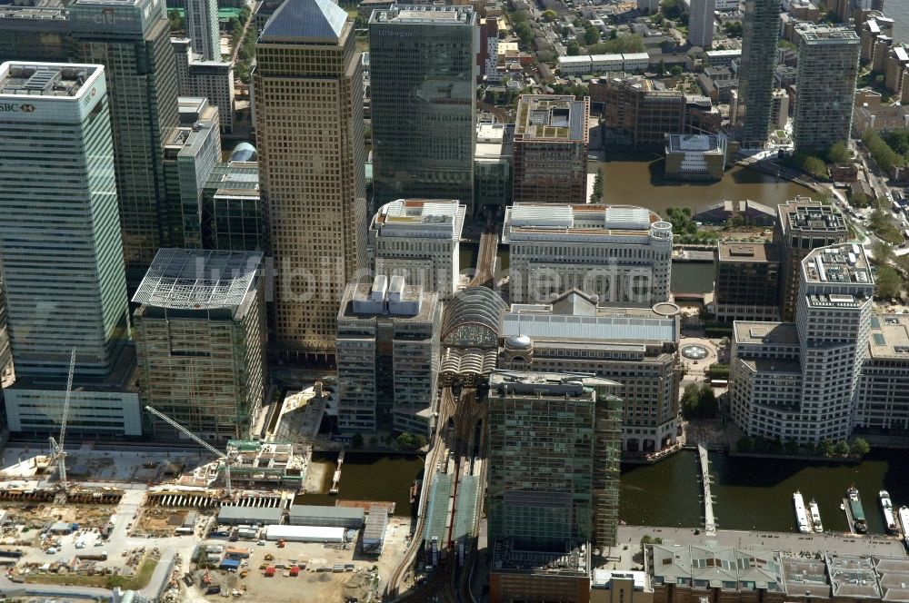 Canary Wharf aus der Vogelperspektive: Teilansicht auf den Bürogebäudekomplex Canary Wharf in London