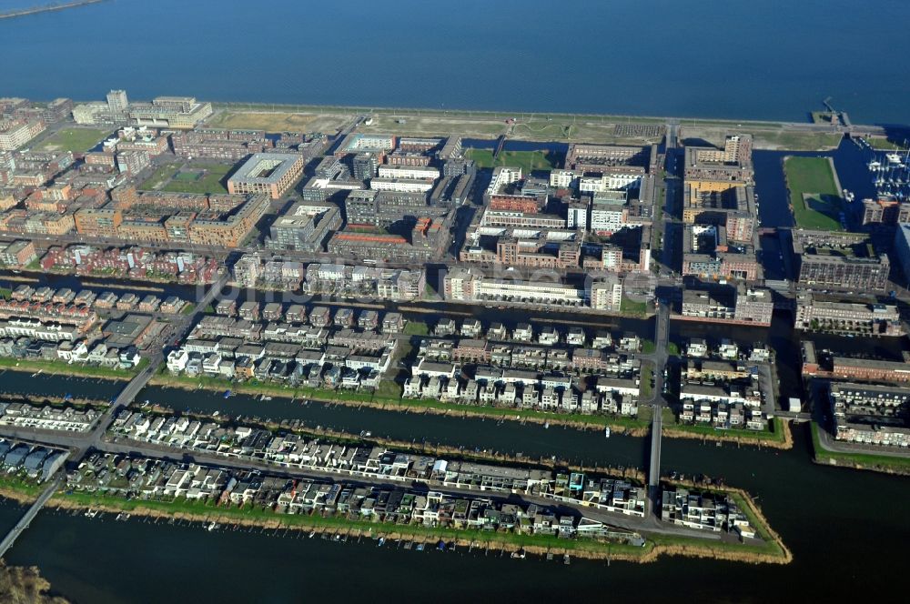 Luftaufnahme Amsterdam - Teilansicht des Stadtteils JIburg in Amsterdam in der Provinz Nordholland in den Niederlanden