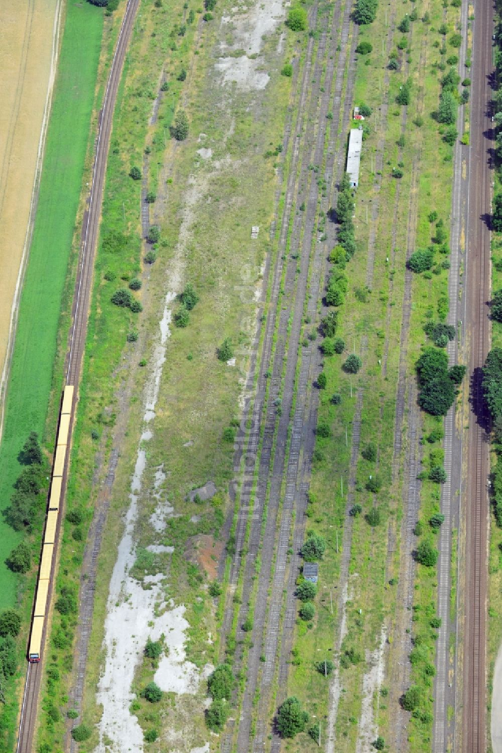 NEUENHAGEN von oben - Teile der Bahnstrecke zwischen Neuenhagen und Fredersdorf bei Berlin im Bundesland Brandenburg