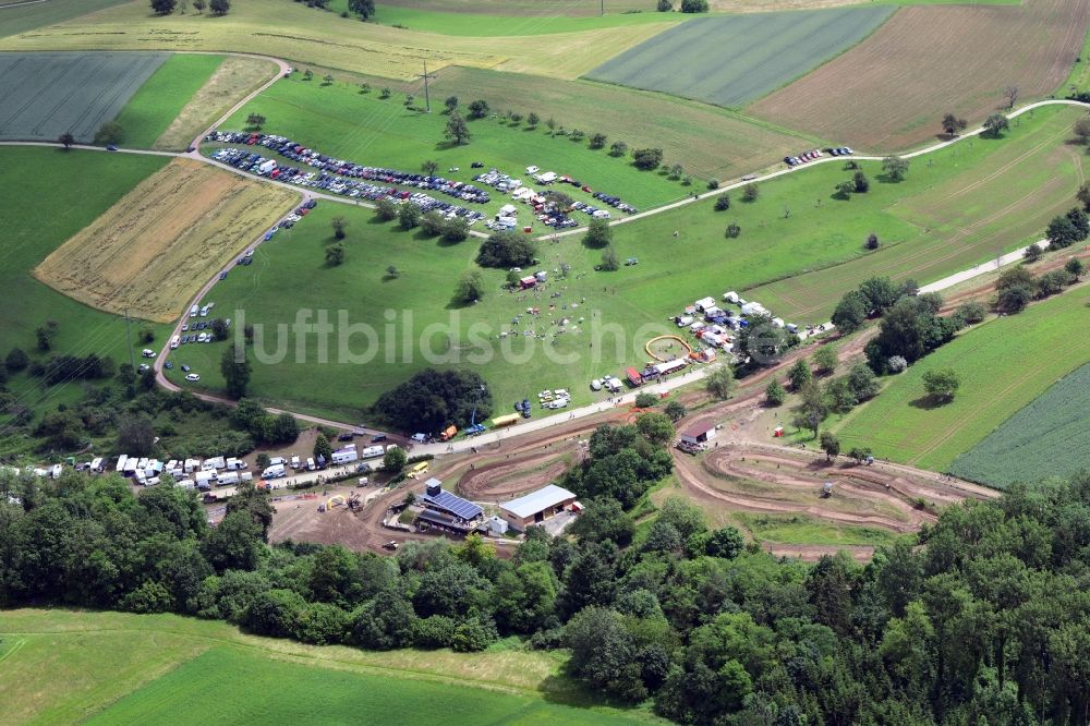 Schopfheim aus der Vogelperspektive: Teilnehmer und Rennstrecke der Sportveranstaltung ADAC Motocross auf dem Veranstaltungsgelände in Schopfheim im Bundesland Baden-Württemberg, Deutschland