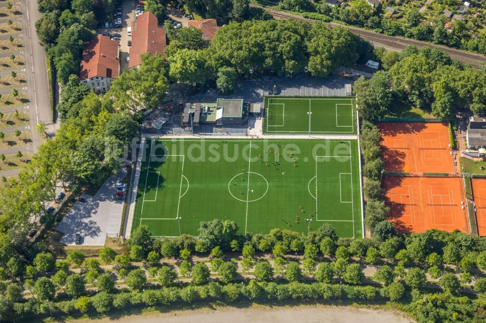 Luftbild Dortmund - Teilnehmer des Trainings auf dem Sportgelände der Evonik-Fußballschule an der Strobelallee in Dortmund im Bundesland Nordrhein-Westfalen, Deutschland