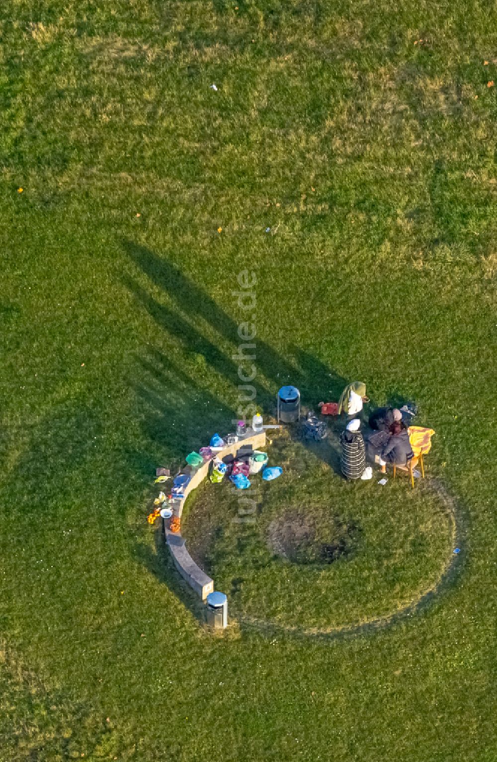 Hamm von oben - Teilnehmer des Trainings auf dem Sportgelände des Fußballplatzes im Sportzentrum Ost in Hamm im Bundesland Nordrhein-Westfalen, Deutschland