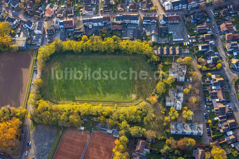 Hamm aus der Vogelperspektive: Teilnehmer des Trainings auf dem Sportgelände des Fußballplatzes im Sportzentrum Ost in Hamm im Bundesland Nordrhein-Westfalen, Deutschland