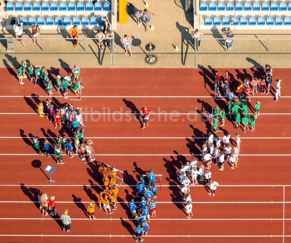 Bottrop aus der Vogelperspektive: Teilnehmer des Trainings auf dem Sportgelände Jahnsportpark in Bottrop im Bundesland Nordrhein-Westfalen, Deutschland