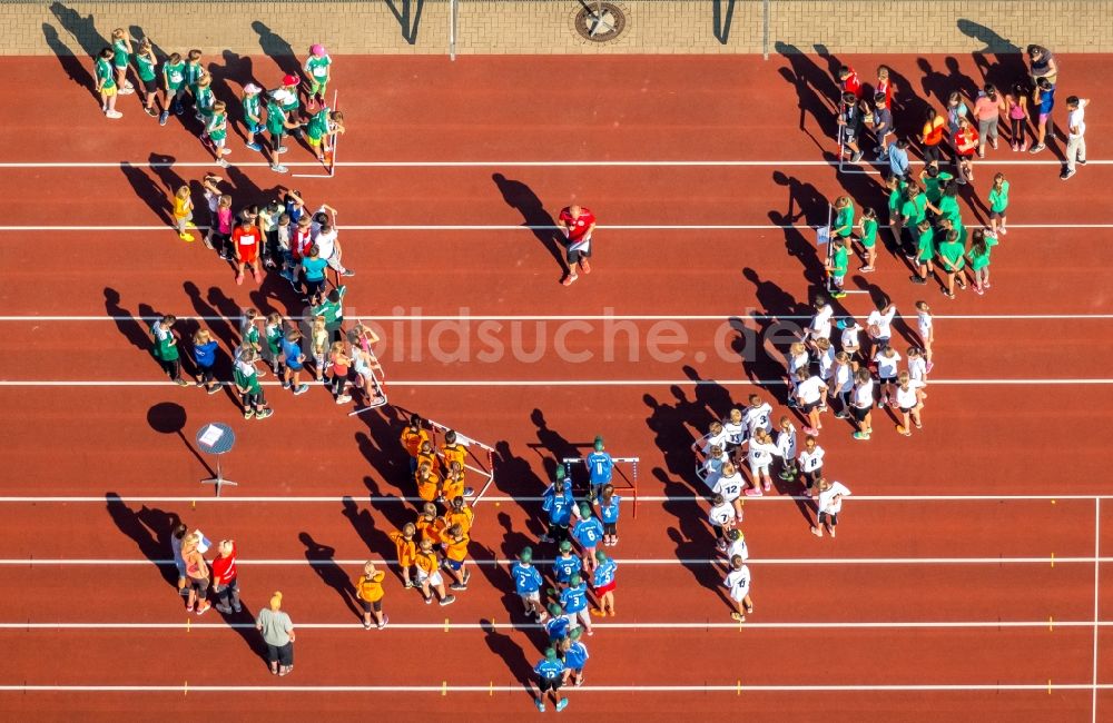 Luftbild Bottrop - Teilnehmer des Trainings auf dem Sportgelände Jahnsportpark in Bottrop im Bundesland Nordrhein-Westfalen, Deutschland