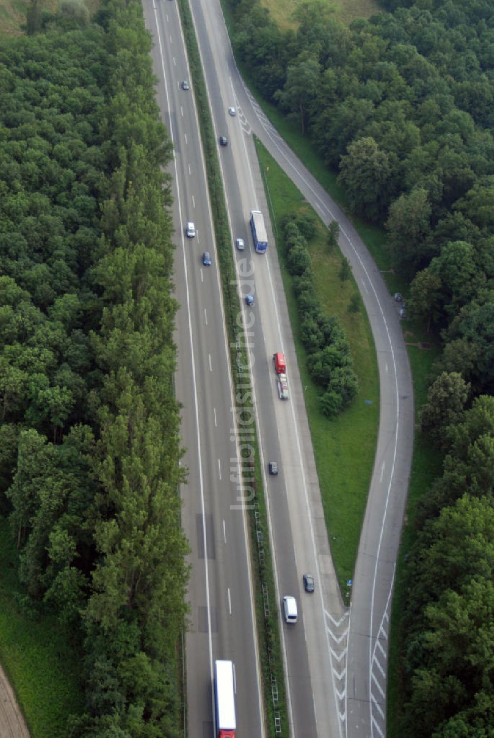 Offenburg von oben - Teilstück der Autobahn A5