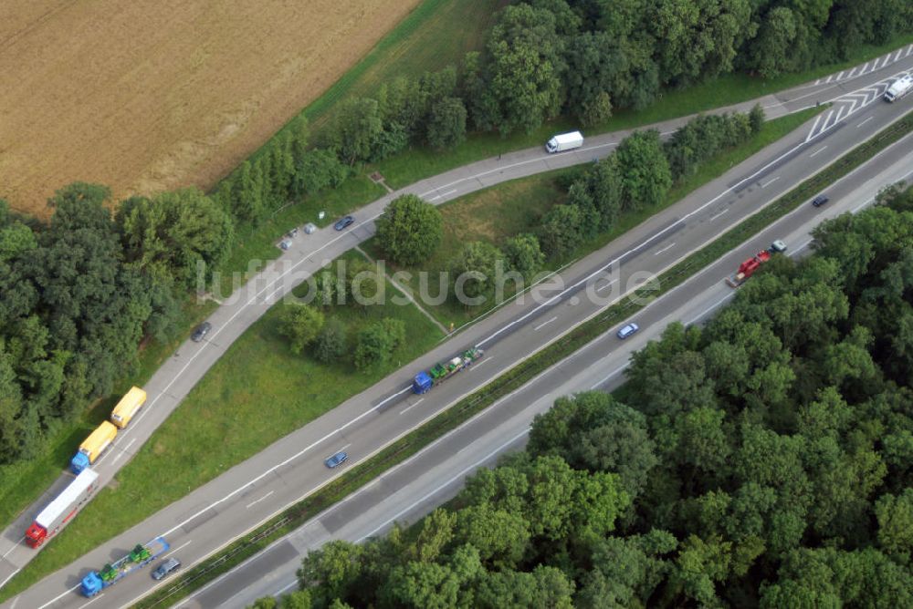 Offenburg aus der Vogelperspektive: Teilstück der Autobahn A5