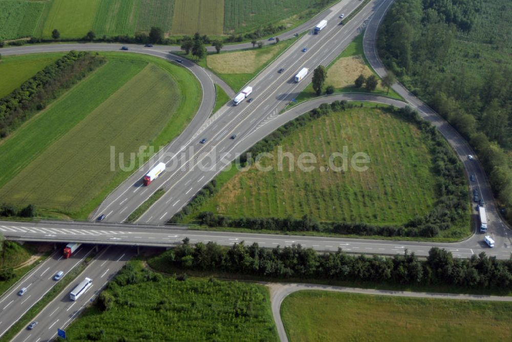 Bühl / OT Vimbuch aus der Vogelperspektive: Teilstück der Autobahn A5 mit der Abfahrt Vimbuch bei Bühl