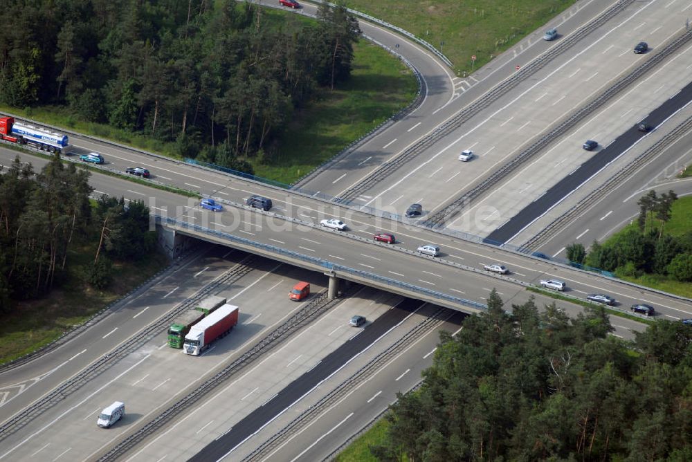 Baden-Baden aus der Vogelperspektive: Teilstück der Autobahn A5 mit dem Autobahnkreuz Baden-Baden