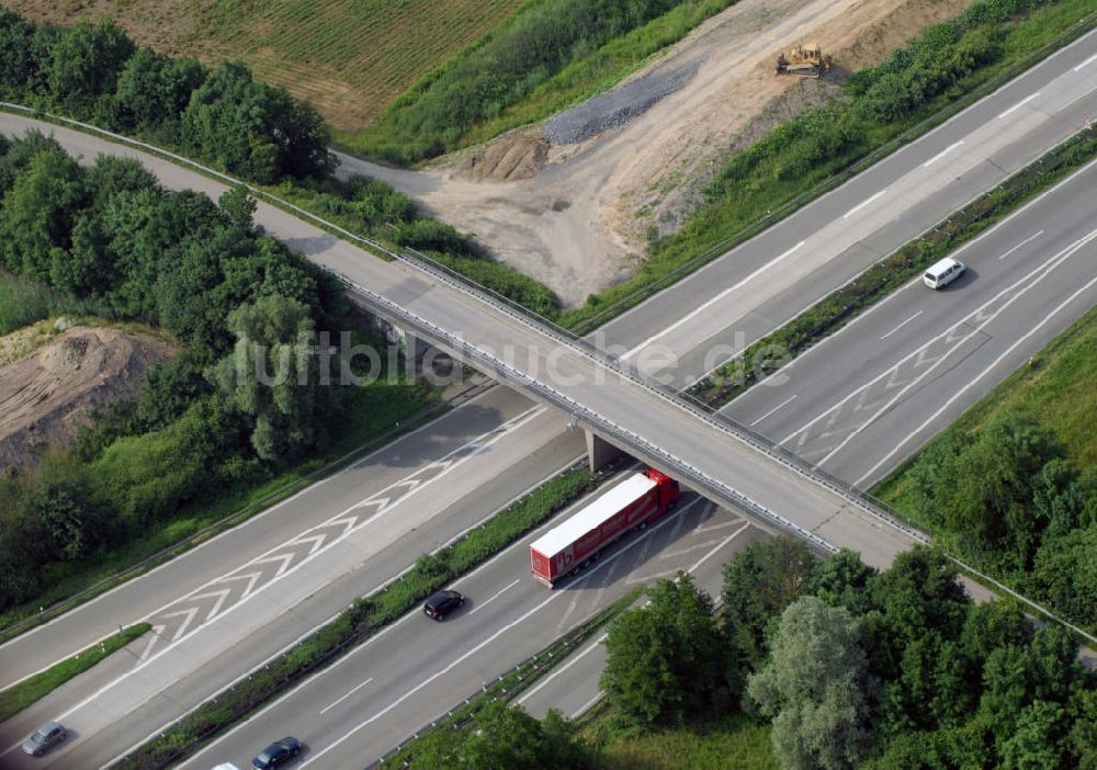 Appenweier von oben - Teilstück der Autobahn A5 mit einer Brücke nahe Appenweier