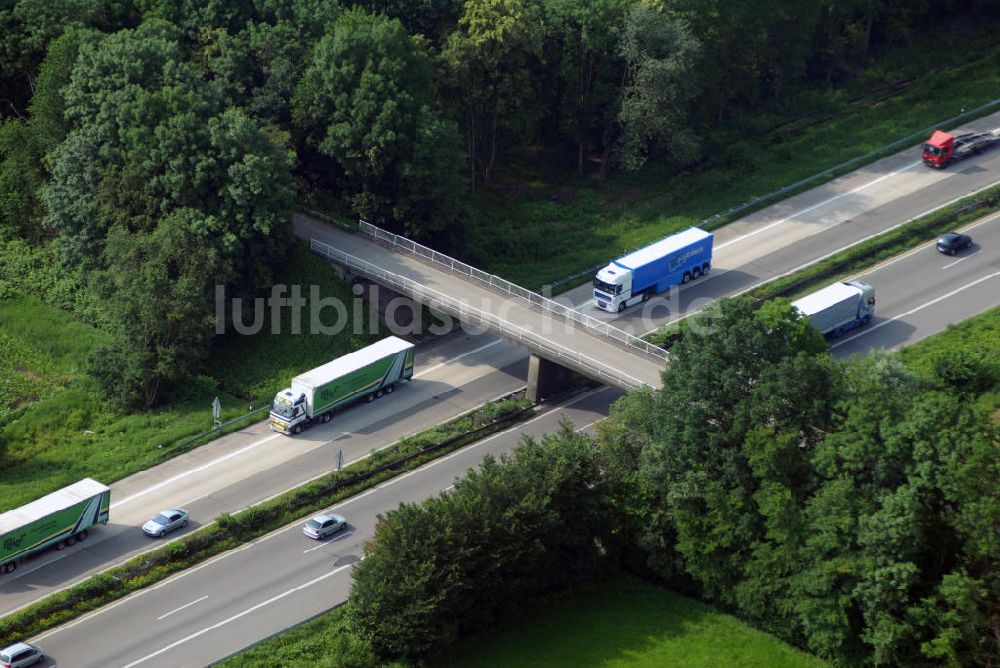 Luftbild Appenweier / OT Urloffen - Teilstück der Autobahn A5 mit einer Brücke nahe Urloffen