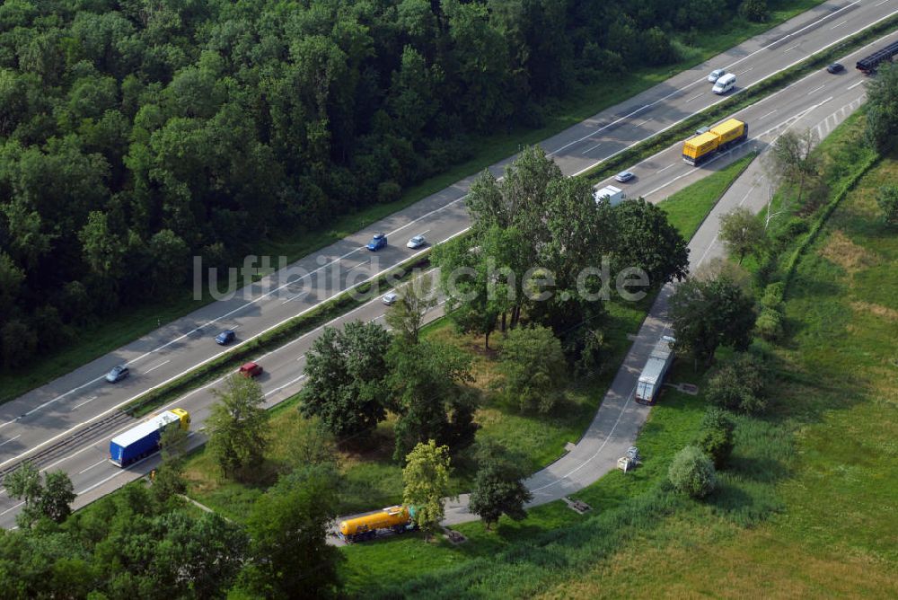 Luftbild Sinzheim - Teilstück der Autobahn A5 mit einem Rastplatz bei Sinzheim