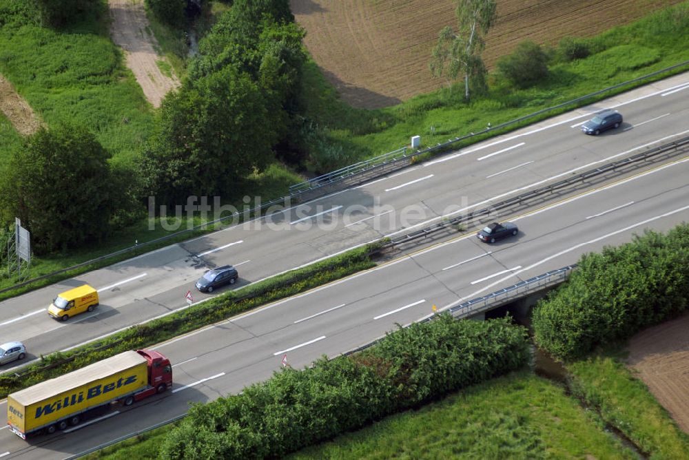 Luftbild Appenweier / OT Urloffen - Teilstück der Autobahn A5 nahe Urloffen