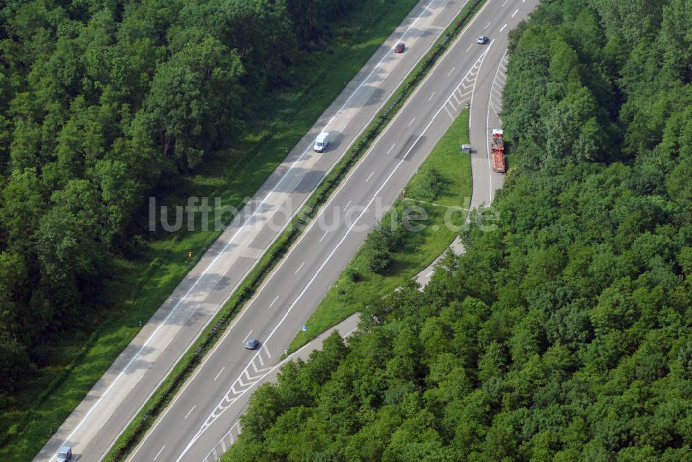 Appenweier / OT Urloffen von oben - Teilstück der Autobahn A5 mit Rastplatz nahe Urloffen